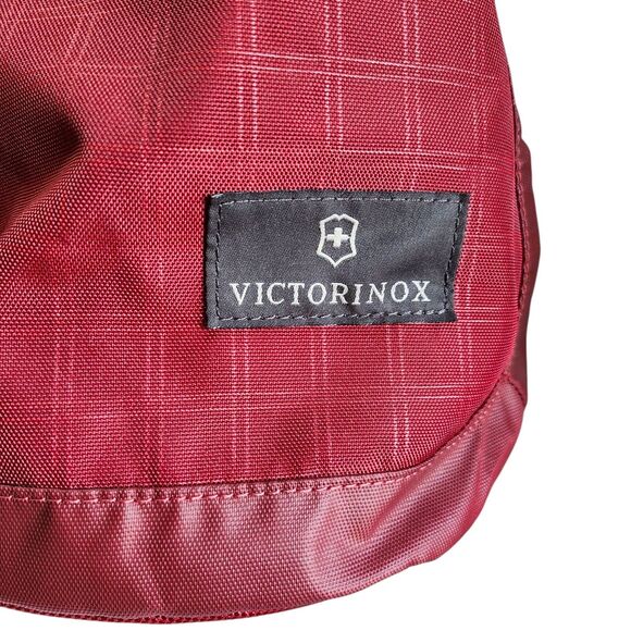 Victorinox Swiss Army Crossbody MonoSling Backpack Gym Bag Red Electronic Pocket - Picture 5 of 15
